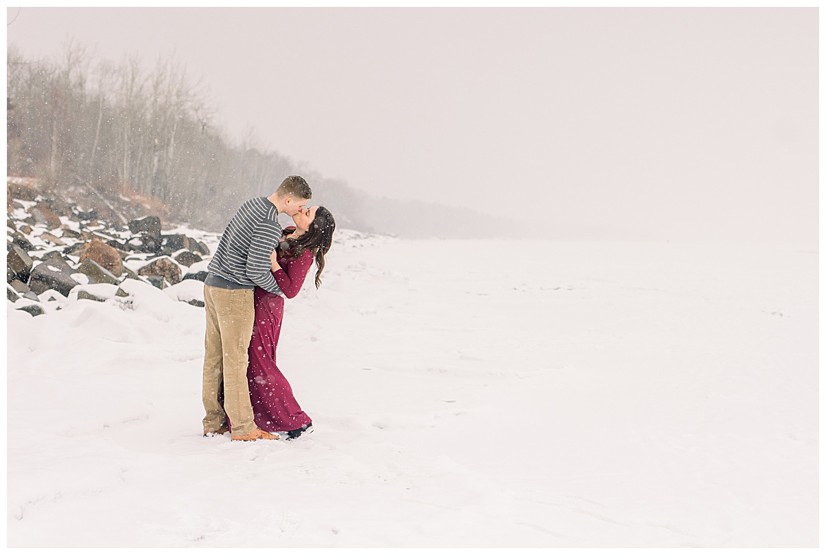 1200px x 807px - Lake Superior Duluth, MN Engagement Session - Stephanie Holsman Photography