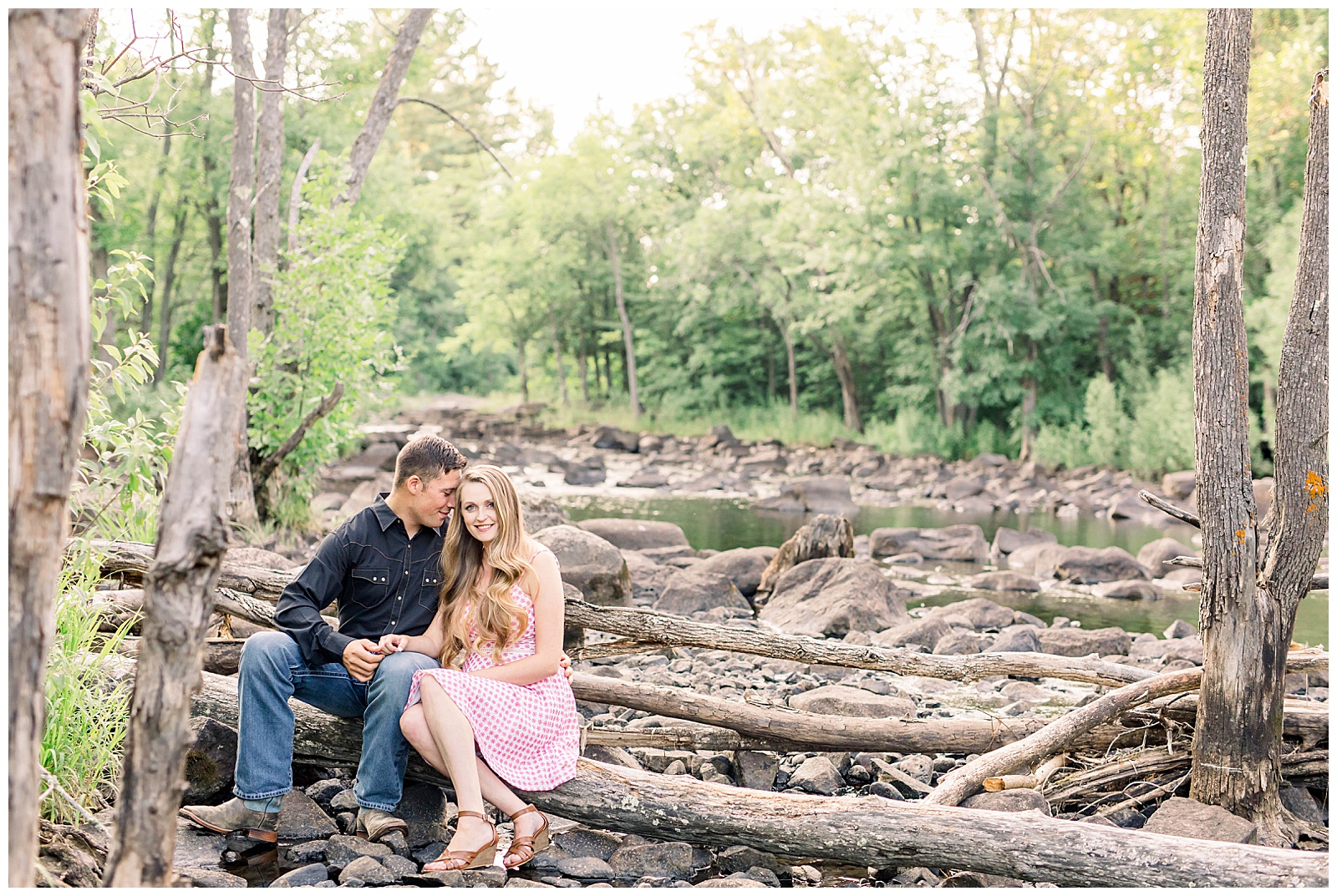 A Riverside Summer Engagement Session - Stephanie Holsman Photography